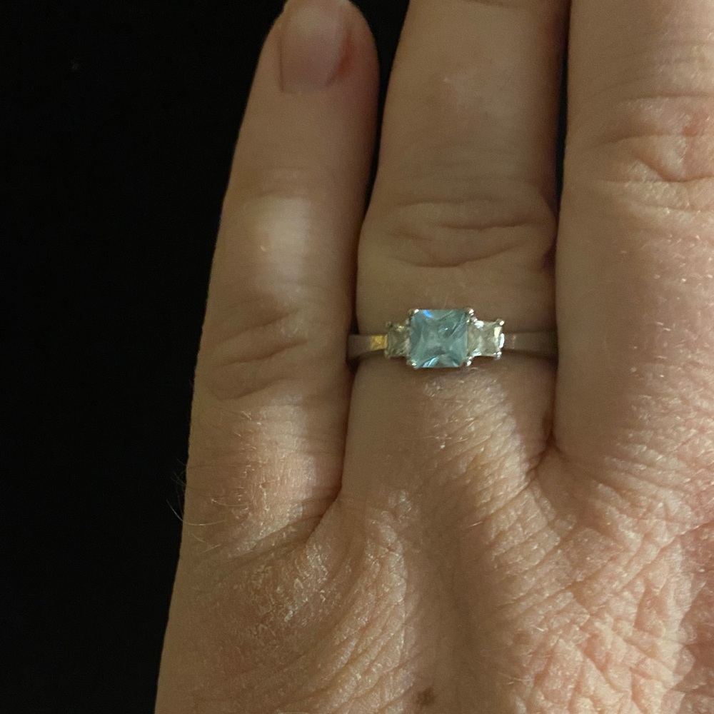 Elegant 925 Silver and Blue Gemstone Ring